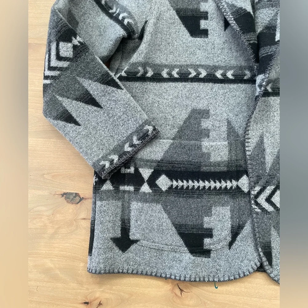 Gorgeous Aztec Print Blazer, M - Picture 3 of 7